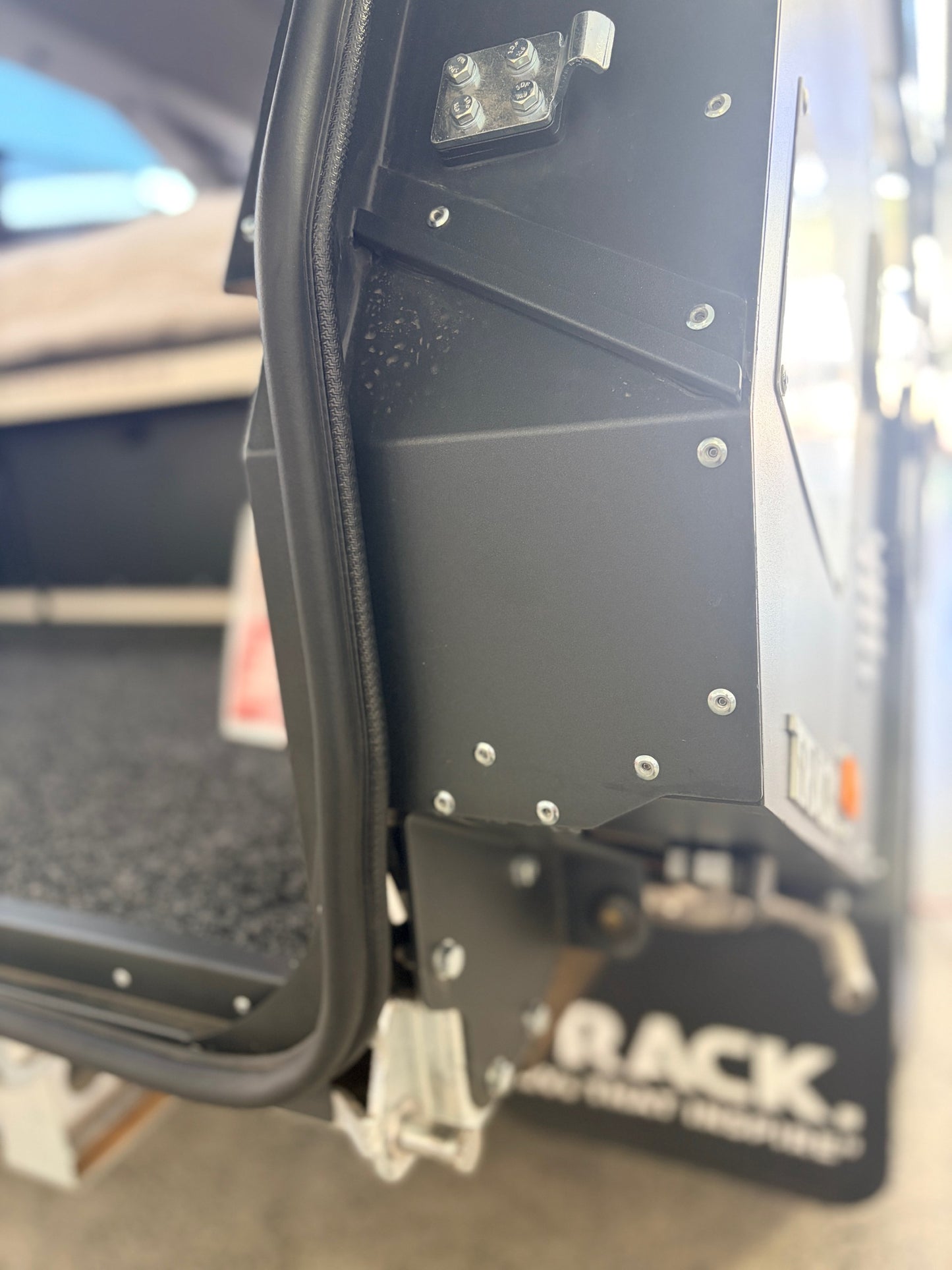 Tvan rear hatch seal - Pinch Weld Side Bulb - Large