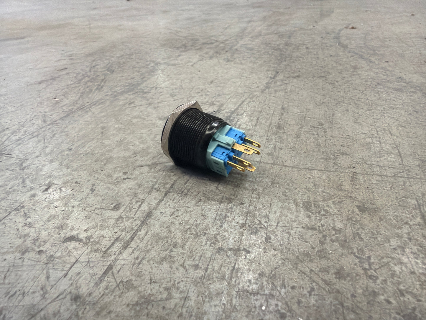 25mm LED Switch (blue) Latching 2