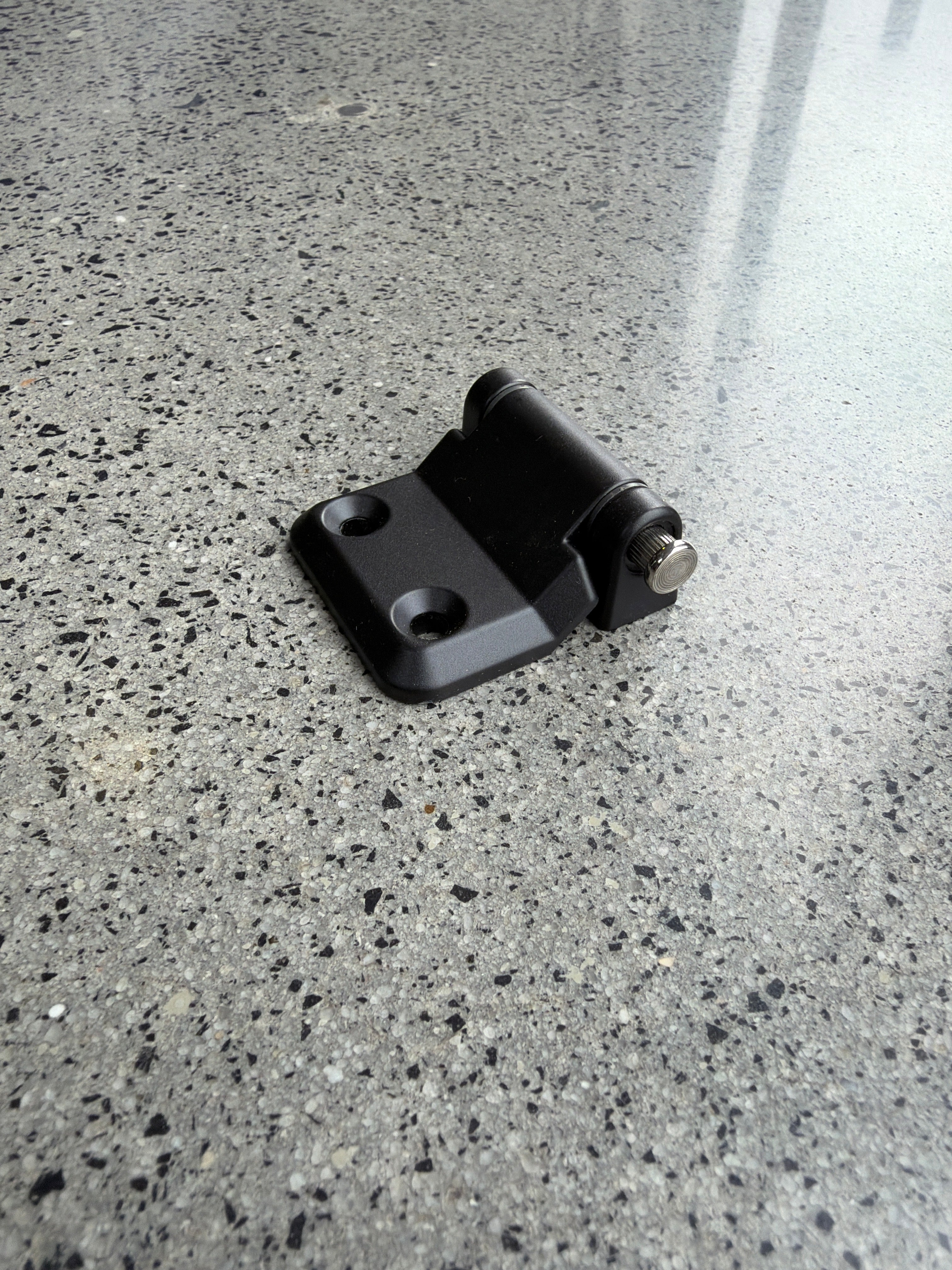 Offset hinge