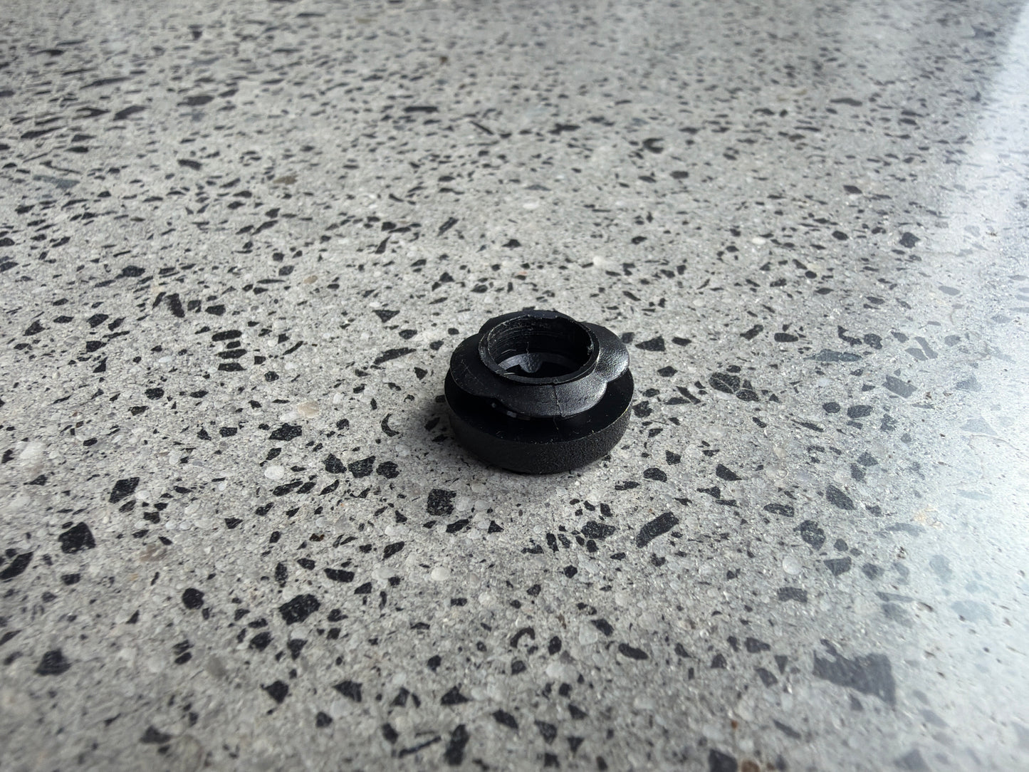 Alfab Sliding Window Twist Lock Cap