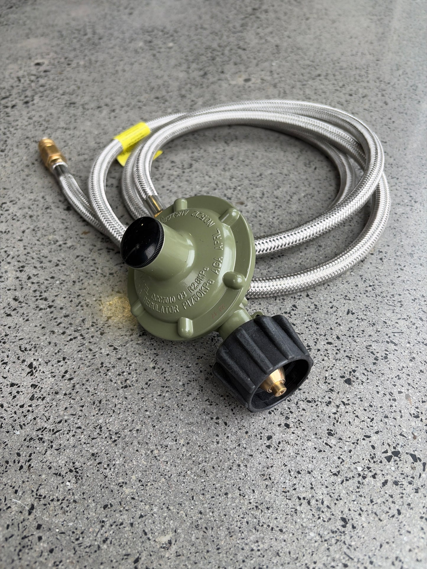 2m gas hose w/ reg. (incl. fem. coup.)