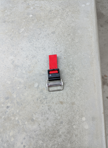 Fidlock Tent Clip Red Close up